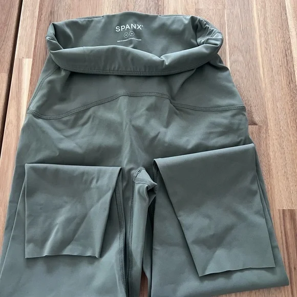 SPANX Black 7/8 Booty Boost High-Waist Leggings - Picture 2 of 3